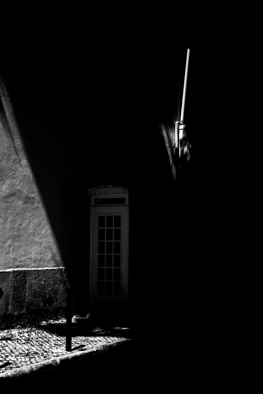 noir brut architecture