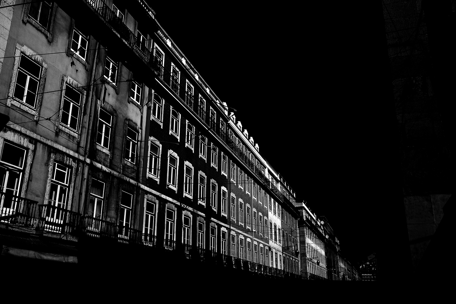 noir brut architecture